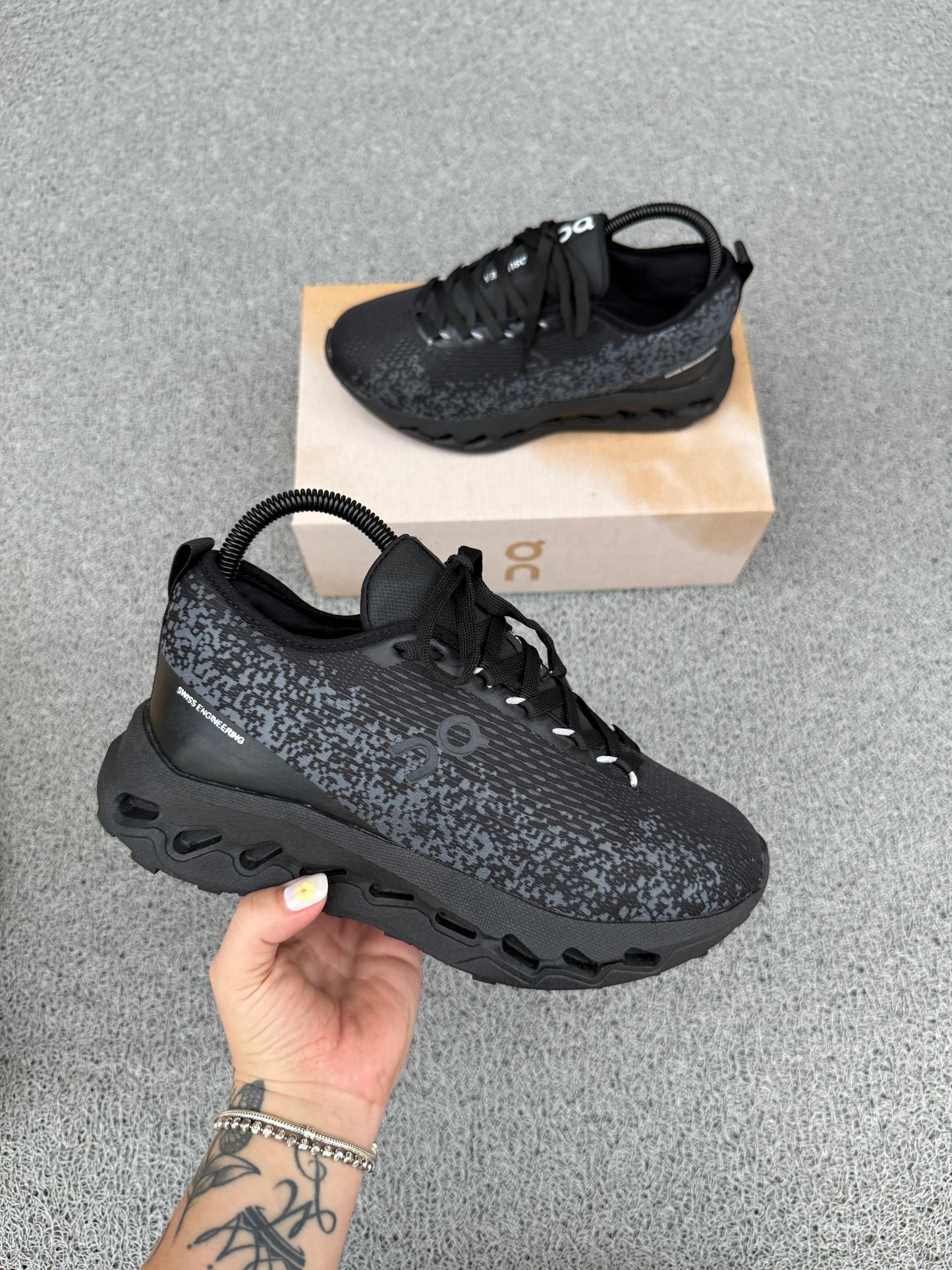 Tenis Premium On Cloud Surfer