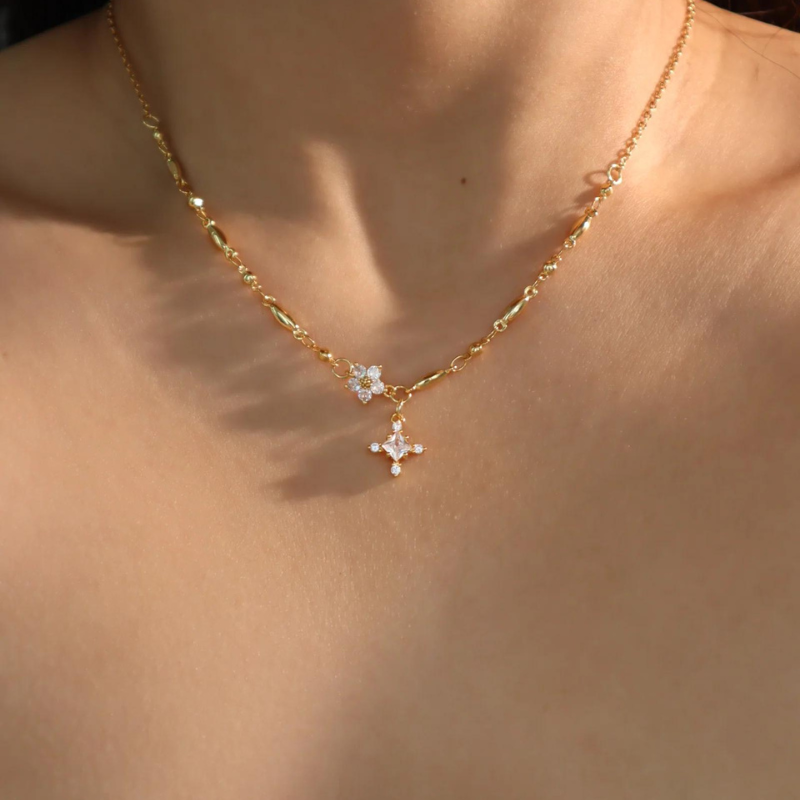 Collar flor y estrella