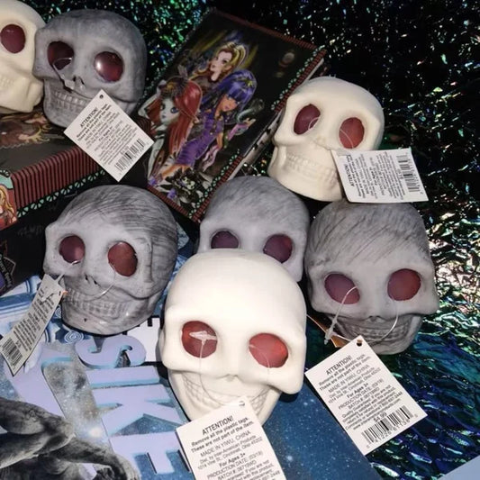 Juguete antiestrés gótico con forma de calavera