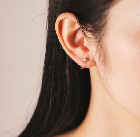 Pendientes Huggie Little Star (compra 1 par lleva otro par gratis)